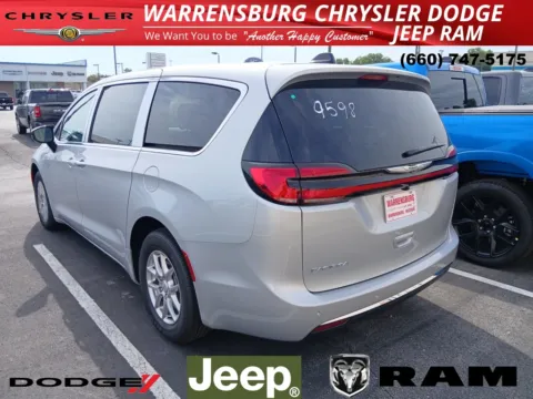 More photos of 2026 Chrysler Pacifica Select at Warrensburg CDJR, MO