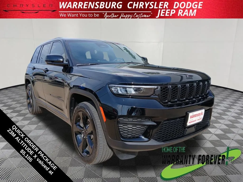 Used 2024 Jeep Grand Cherokee Altitude with VIN 1C4RJHAG5RC704057 for sale in Kansas City