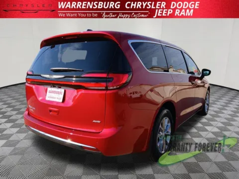 Another view of 2026 Chrysler Pacifica Select for sale in Warrensburg, MO at Warrensburg CDJR