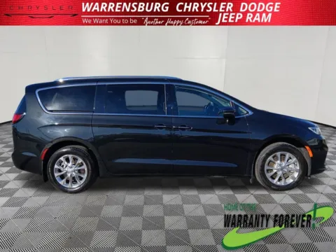 Photos of 2021 Chrysler Pacifica Touring L for sale in Warrensburg, MO at Warrensburg CDJR