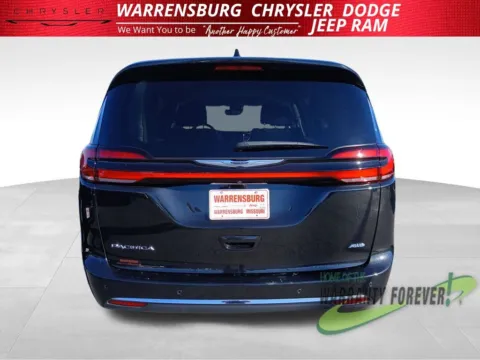More photos of 2021 Chrysler Pacifica Touring L at Warrensburg CDJR, MO