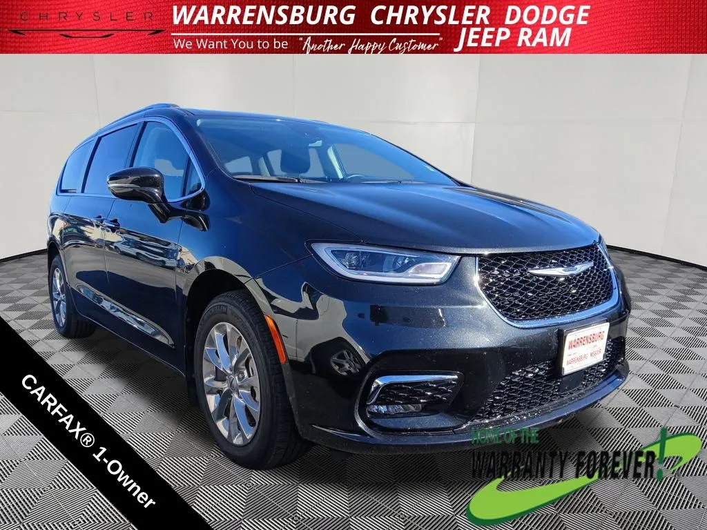 Used 2021 Chrysler Pacifica Touring L with VIN 2C4RC3BG9MR604135 for sale in Kansas City