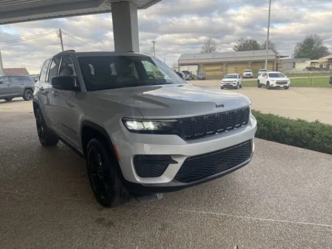 More photos of 2024 Jeep Grand Cherokee Altitude X at California CDJR, MO
