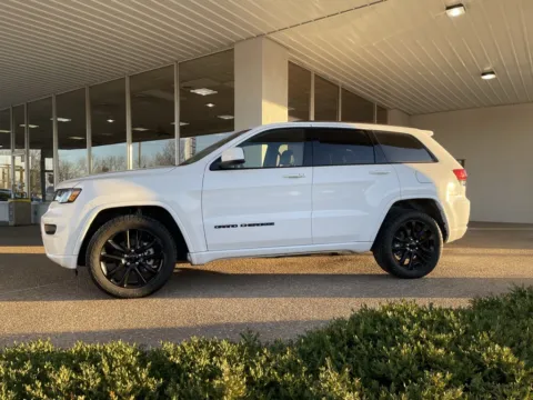 More photos of 2020 Jeep Grand Cherokee Altitude at California CDJR, MO