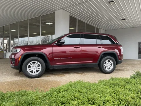 More photos of 2022 Jeep Grand Cherokee Laredo at California CDJR, MO