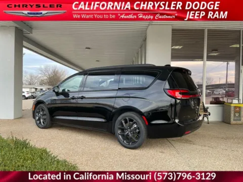 More photos of 2026 Chrysler Pacifica Limited at California CDJR, MO