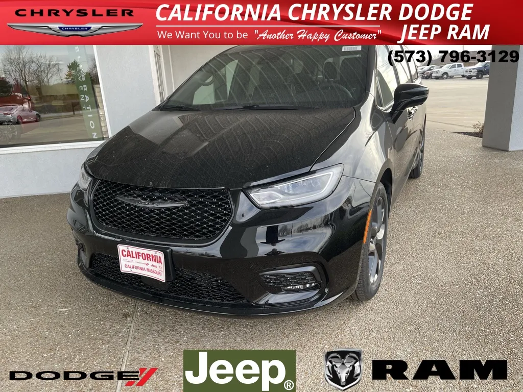 2026 Chrysler Pacifica Limited's photo