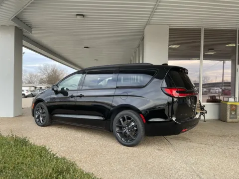 More photos of 2026 Chrysler Pacifica Limited at California CDJR, MO