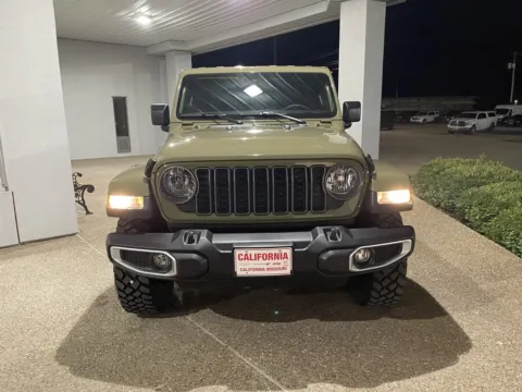 More photos of 2025 Jeep Gladiator High Tide at California CDJR, MO