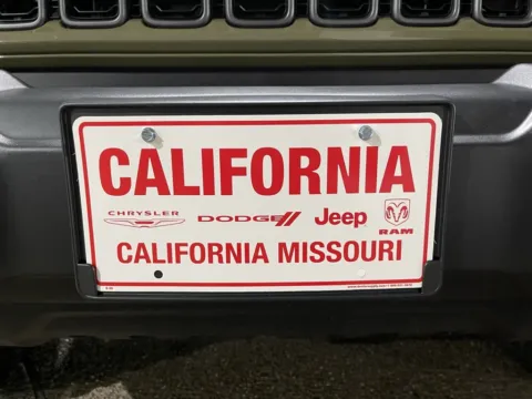 More photos of 2025 Jeep Gladiator High Tide at California CDJR, MO