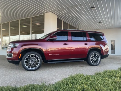More photos of 2022 Jeep Wagoneer Series II at California CDJR, MO