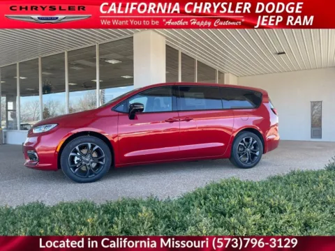 More photos of 2026 Chrysler Pacifica Select at California CDJR, MO
