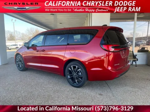 More photos of 2026 Chrysler Pacifica Select at California CDJR, MO