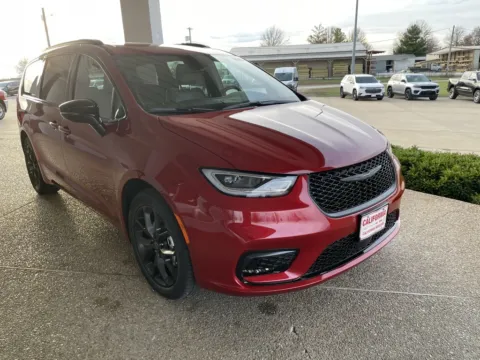 More photos of 2026 Chrysler Pacifica Select at California CDJR, MO