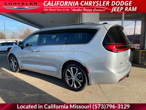 More photos of 2026 Chrysler Pacifica Pinnacle at California CDJR, MO