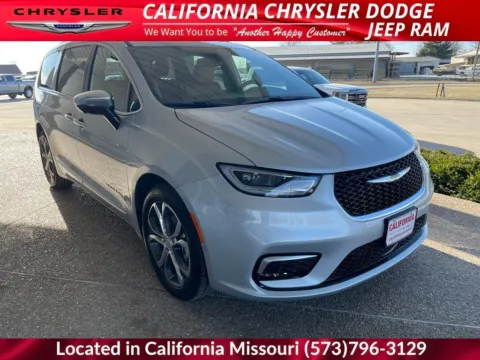 Another view of 2026 Chrysler Pacifica Pinnacle for sale in California, MO at California CDJR