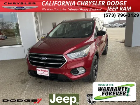 Red 2019 Ford Escape SE for sale in California, MO
