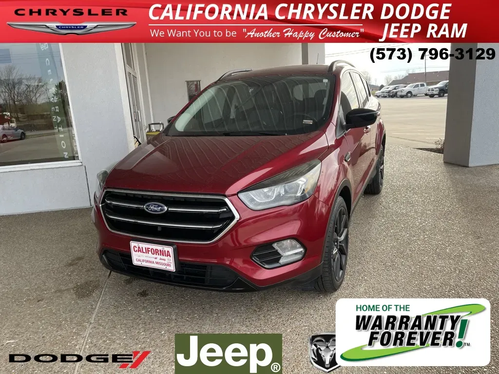 Red 2019 Ford Escape SE for sale in California, MO