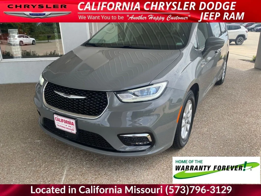 2022 Chrysler Pacifica Touring L's photo