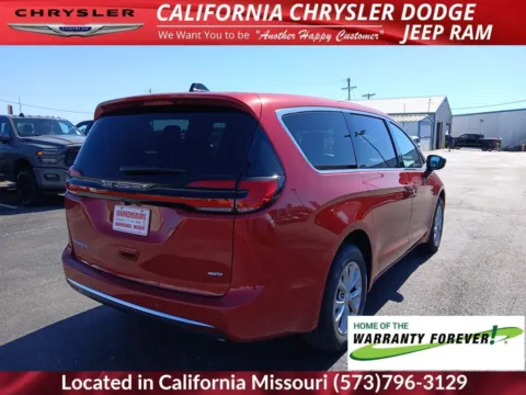 Another view of 2027 Chrysler Pacifica Select for sale in California, MO at California CDJR