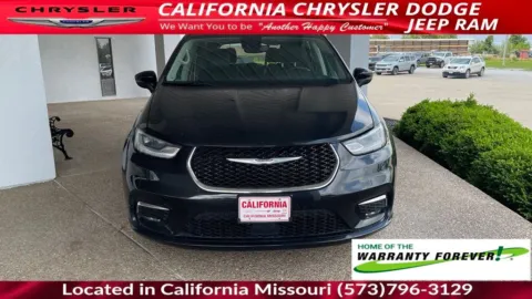 Photos of 2023 Chrysler Pacifica Touring L for sale in California, MO at California CDJR
