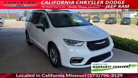 Another view of 2023 Chrysler Pacifica Limited for sale in California, MO at California CDJR