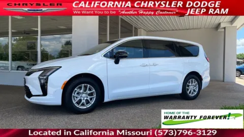 More photos of 2027 Chrysler Pacifica Select at California CDJR, MO