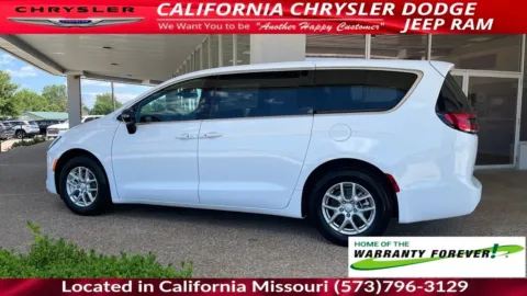 More photos of 2027 Chrysler Pacifica Select at California CDJR, MO