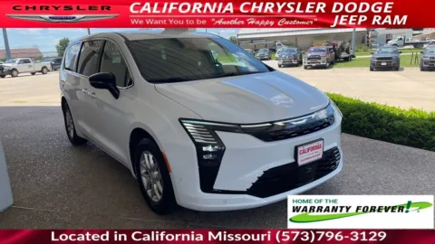 Another view of 2027 Chrysler Pacifica Select for sale in California, MO at California CDJR