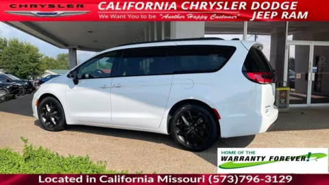 More photos of 2026 Chrysler Pacifica Limited at California CDJR, MO