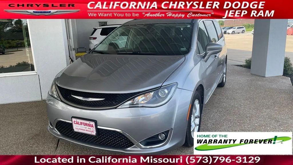 Silver 2020 Chrysler Pacifica Touring L for sale in California, MO
