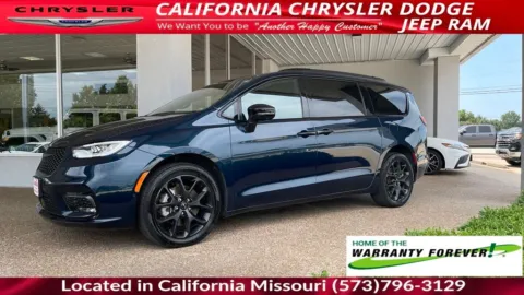 More photos of 2023 Chrysler Pacifica Limited at California CDJR, MO