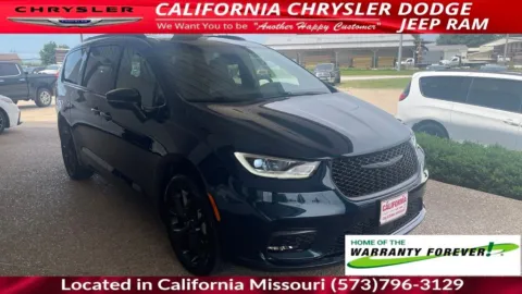 Another view of 2023 Chrysler Pacifica Limited for sale in California, MO at California CDJR
