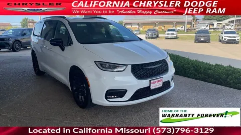Another view of 2025 Chrysler Pacifica Limited for sale in California, MO at California CDJR