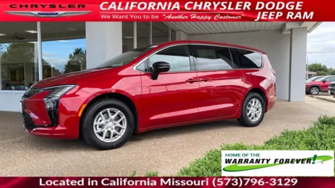More photos of 2027 Chrysler Pacifica Select at California CDJR, MO