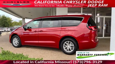More photos of 2027 Chrysler Pacifica Select at California CDJR, MO