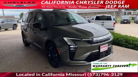 Another view of 2027 Chrysler Pacifica Limited for sale in California, MO at California CDJR