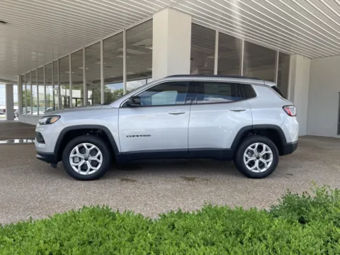 More photos of 2025 Jeep Compass Latitude at California CDJR, MO