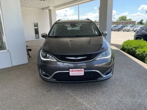 Photos of 2018 Chrysler Pacifica Limited for sale in California, MO at California CDJR