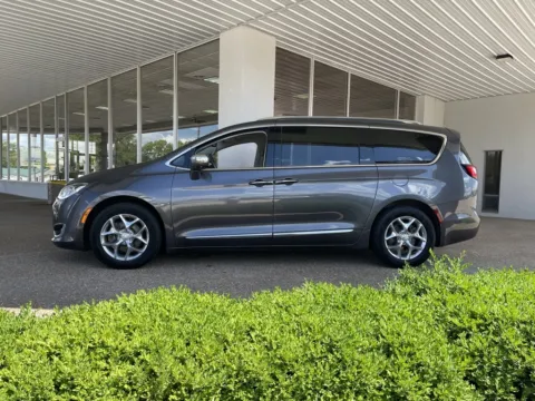 More photos of 2018 Chrysler Pacifica Limited at California CDJR, MO