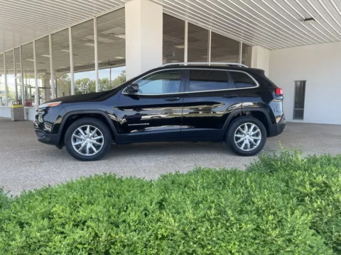 More photos of 2018 Jeep Cherokee Limited at California CDJR, MO