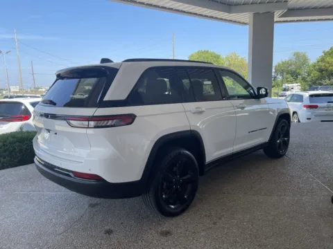 More photos of 2024 Jeep Grand Cherokee Altitude at California CDJR, MO