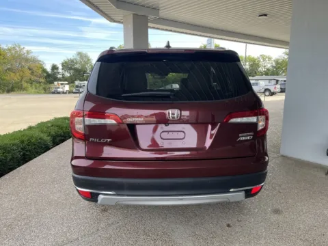 More photos of 2019 Honda Pilot Touring at California CDJR, MO