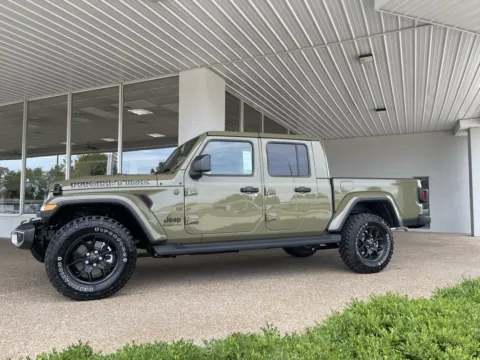 More photos of 2025 Jeep Gladiator at California CDJR, MO