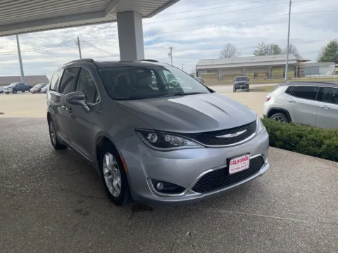 Another view of 2019 Chrysler Pacifica Limited for sale in California, MO at California CDJR