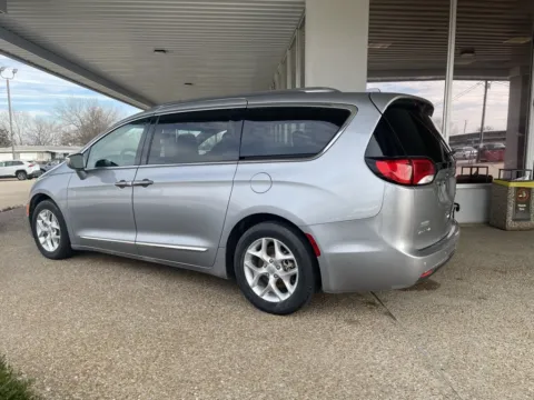 More photos of 2019 Chrysler Pacifica Limited at California CDJR, MO