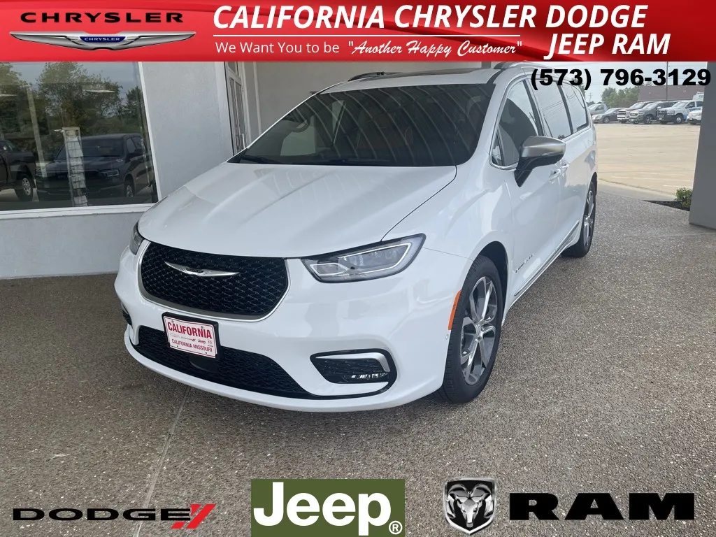 White 2026 Chrysler Pacifica Pinnacle for sale in California, MO