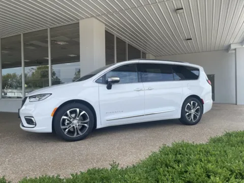 More photos of 2026 Chrysler Pacifica Pinnacle at California CDJR, MO