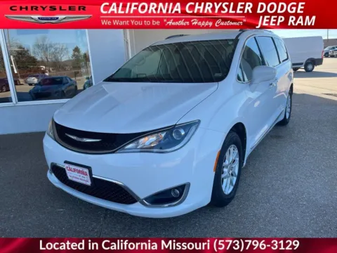 White 2020 Chrysler Pacifica Touring L for sale in California, MO