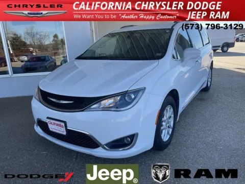 White 2020 Chrysler Pacifica Touring L for sale in California, MO